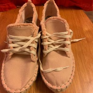 Dolce Vita Espadrille style Sneaker!